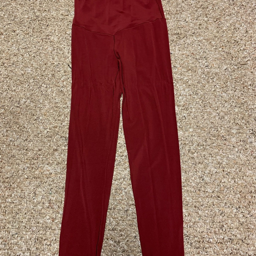women’s red leggings